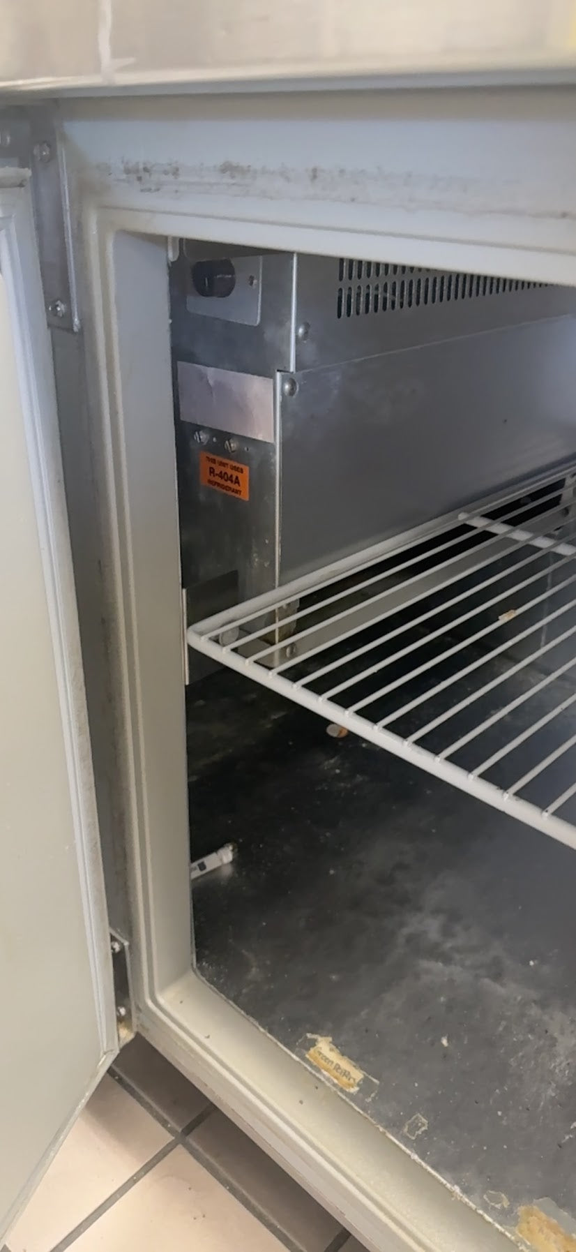 Randell Commercial Pizza Prep Table Refrigerator 111 Inch 84111N